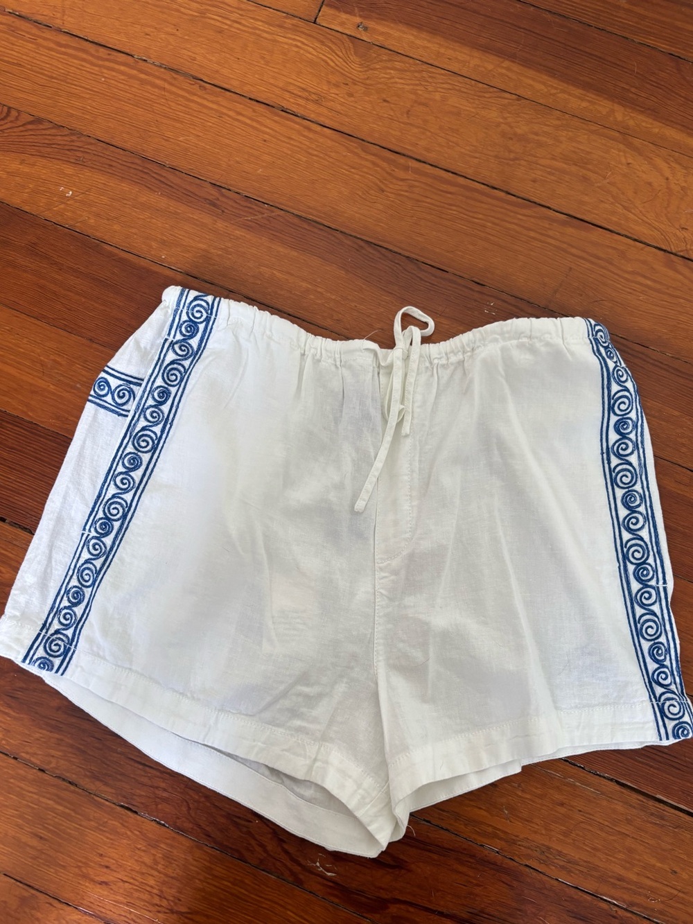 Madewell x Lisa Says Gah white linen shorts